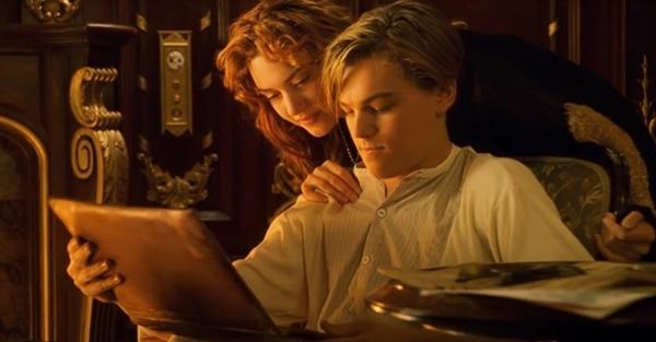 Titanic chính là tác phẩm càn quét các giải thưởng tại Oscar 1998 với 11 tượng vàng Đạo diễn xuất sắc nhất, Chỉ đạo nghệ thuật xuất sắc nhất, Quay phim xuất sắc nhất, Hiệu ứng hình ảnh xuất sắc nhất, Biên tập phim xuất sắc nhất, Thiết kế phục trang xuất sắc nhất, Âm thanh xuất sắc nhất, Biên tập hiệu ứng âm thanh xuất sắc nhất, Nhạc phim hay nhất, Ca khúc trong phim hay nhất. Nhiều khán giả bày tỏ sự tiếc nuối khi không có giải xuất sắc dành cho nam nữ chính.