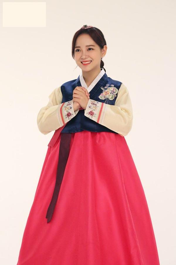 2 mỹ nhân A Business Proposal ở tạo hình cổ trang: Kim Se Jeong lép vế vì đâu?-3