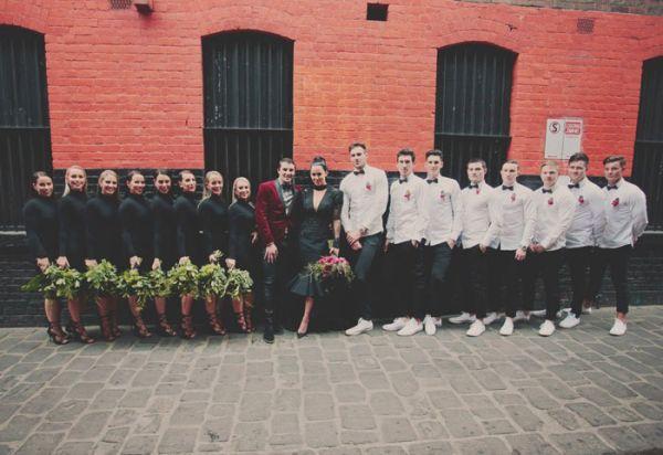 Bà xã Hồ Gia Hùng và Tóc Tiên hiếm hoi diện váy cưới màu đen-12