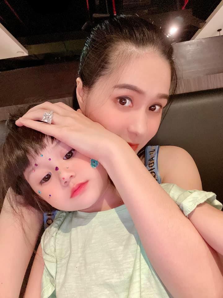 Vợ chồng đại gia quận 7 nổi giận khi con gái bị mắng hư hỏng-3