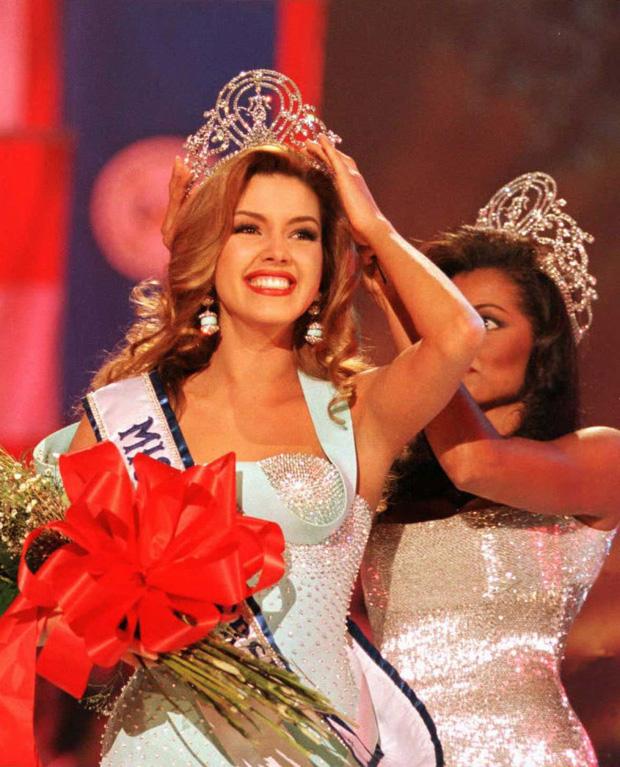 Lan truyền tin Miss Universe 2021 bị tước vương miện vì tăng cân-3