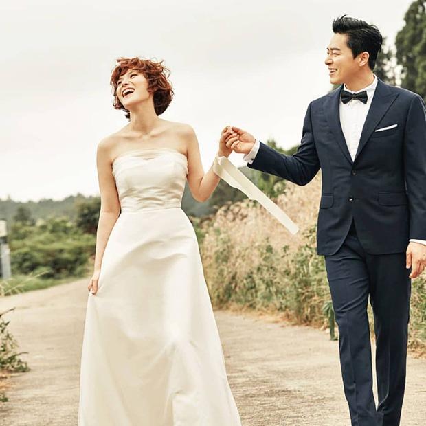 In private, the famous female singer sang carols at the super wedding Hyun Bin - Son Ye Jin-5