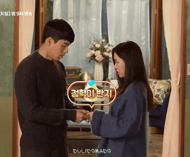 Những khoảnh khắc ngọt ngào khó quên của Hyun Bin và Son Ye Jin-10