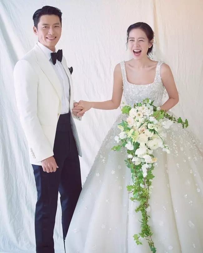 Hyun Bin - Son Ye Jin got married, a Vbiz couple got their wedding photos dug up-1