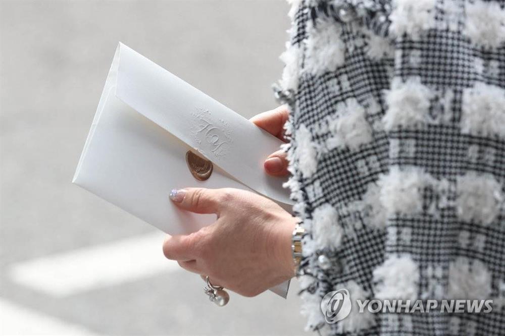 Dàn xế khủng tới hôn lễ Hyun Bin: Có cả G63 Vbiz đang mải tám-8