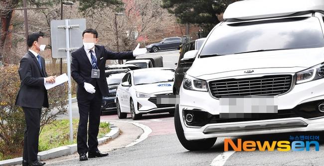 Dàn xế khủng tới hôn lễ Hyun Bin: Có cả G63 Vbiz đang mải tám-1