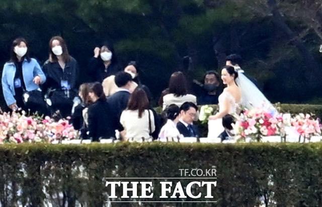 Cô dâu Son Ye Jin rơi nước mắt, ném hoa cưới cho người đặc biệt-4