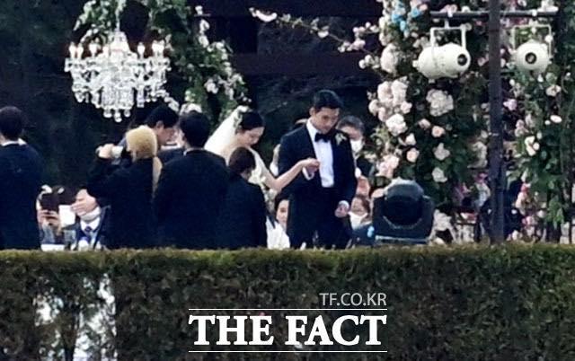 Cô dâu Son Ye Jin rơi nước mắt, ném hoa cưới cho người đặc biệt-5