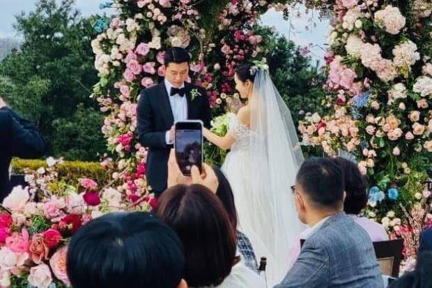 Cha Son Ye Jin ôm chặt Hyun Bin, nói gì với chàng rể quý?-5