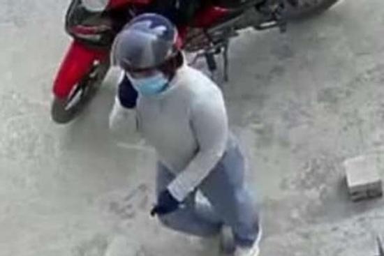 'Nữ quái' giả giao thuốc, lừa mất 14 triệu đồng trong lợn đất của bé trai