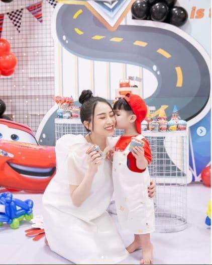 Minh Plastic's daughter celebrates the birthday of her 2-year-old son-2