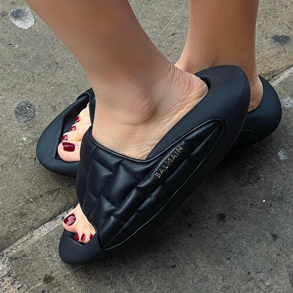 Hồ Ngọc Hà kéo lê đôi dép 17 triệu đi khắp London-4