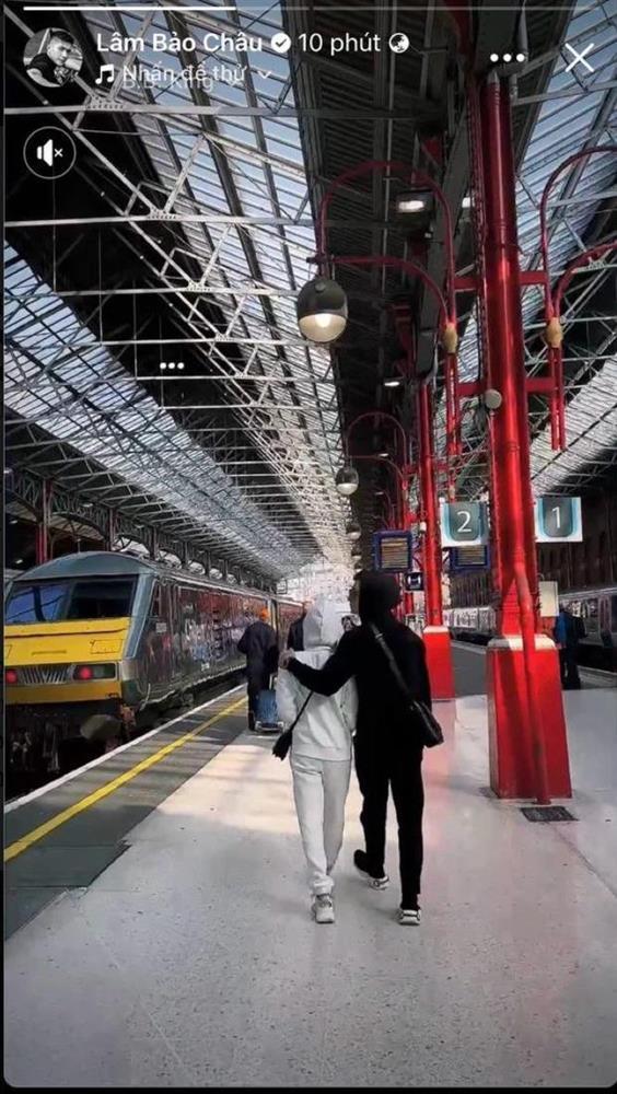 Hà Hồ - Lệ Quyên thả rông, phơi điểm nhạy cảm giữa trời Anh-2