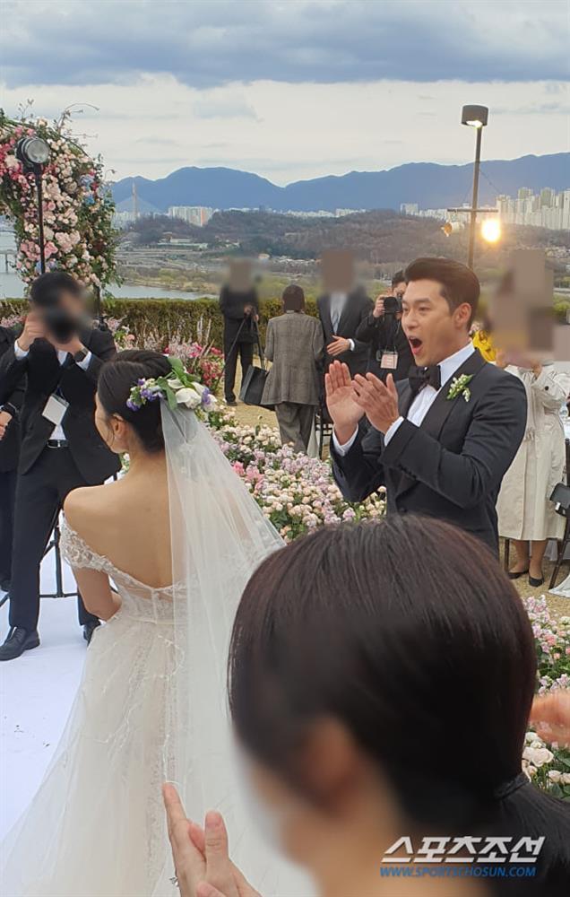 Ngắm trọn 6 bộ váy cưới bạc tỷ của cô dâu Son Ye Jin-7