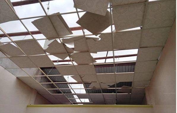 Lốc xoáy làm 27 ngôi nhà tốc mái, 4 người bị thương-1