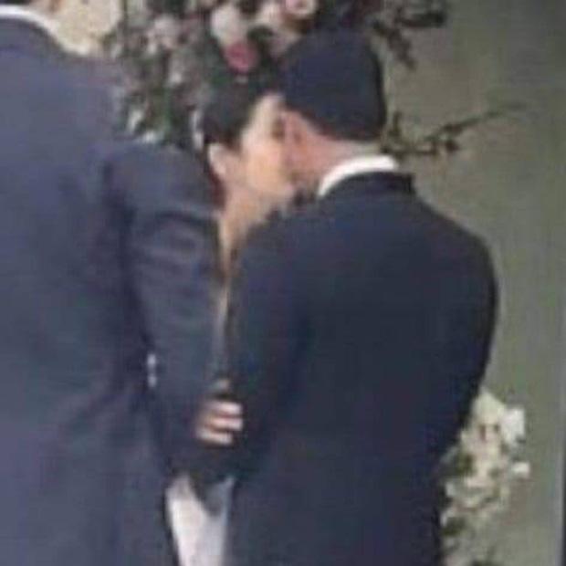 Lộ ảnh Hyun Bin khóa môi Son Ye Jin trong siêu đám cưới?-2