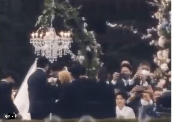 Lộ ảnh Hyun Bin khóa môi Son Ye Jin trong siêu đám cưới?-3
