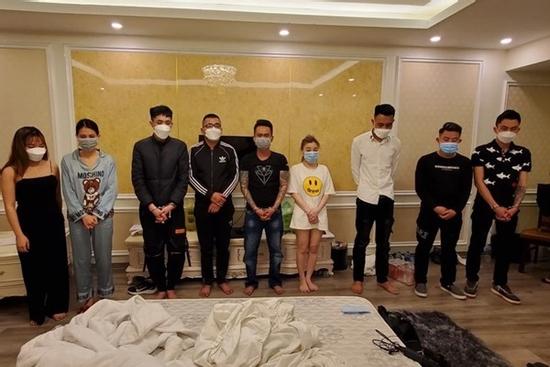 Rủ nhau 'bay lắc' sau tiệc cưới, chú rể và nhóm bạn bị bắt