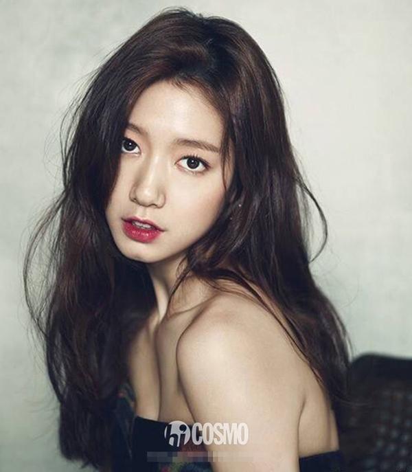 Hiện tại Park Shin Hye đang mang thai con đầu lòng với ông xã tài tử Choi Tae Joon.