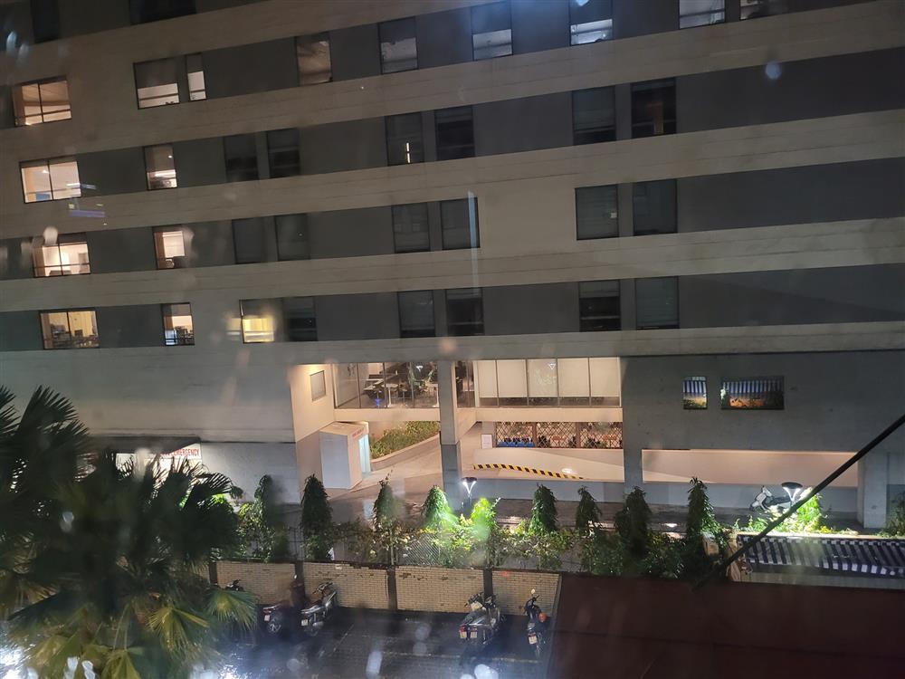 Khánh Linh đưa mẹ nhập viện sau tang lễ anh trai Ngọc Châu-1