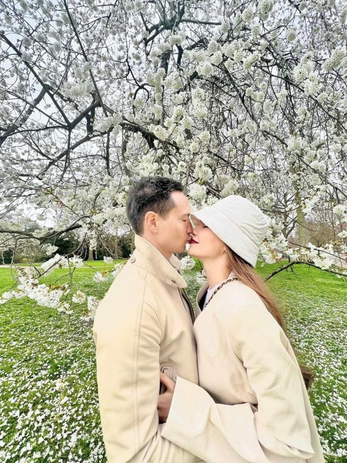 Ái nữ Hồ Ngọc Hà khóc nghẹn vì nhớ mẹ, quý tử hoàn toàn đối lập-1