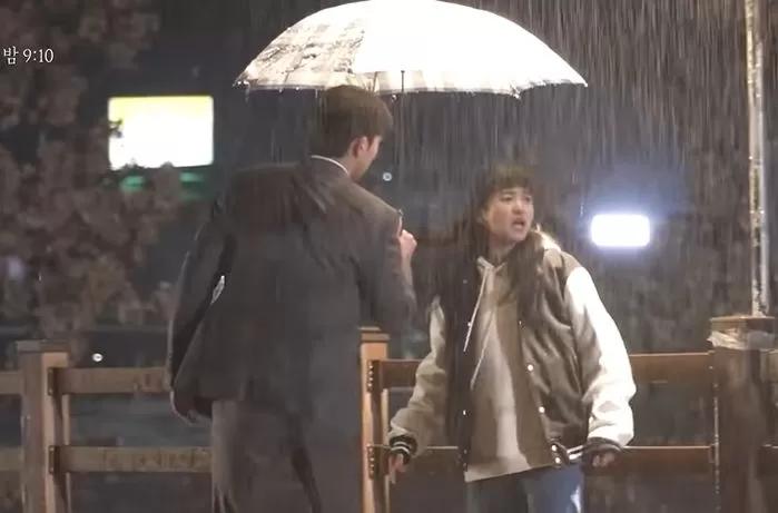 Nam Joo Hyuk được khen ngợi hết lời vì hành động tinh tế với Kim Tae Ri-3