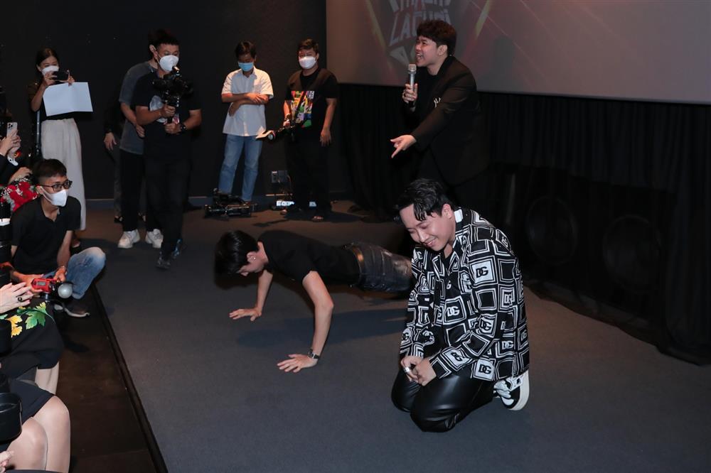 Push-up contest with Binh An, Tran Thanh forced his mouth to admit that he had children?-7