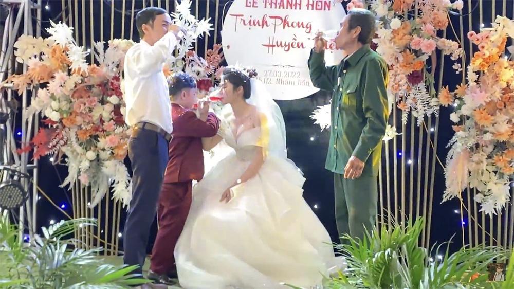 Đám cưới đặc biệt ở Hải Dương: Chàng trai cao 1m37 lấy vợ 1m62, cô dâu xinh như Hoa hậu-5