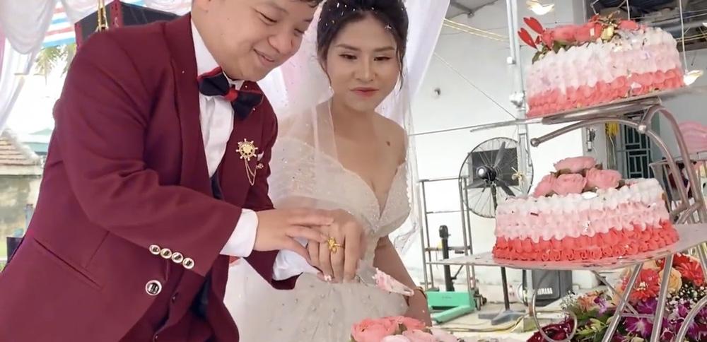 Đám cưới đặc biệt ở Hải Dương: Chàng trai cao 1m37 lấy vợ 1m62, cô dâu xinh như Hoa hậu-7