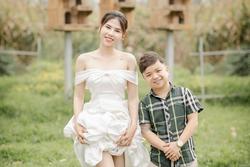 Đám cưới đặc biệt ở Hải Dương: Chàng trai cao 1m37 lấy vợ 1m62, cô dâu xinh như Hoa hậu