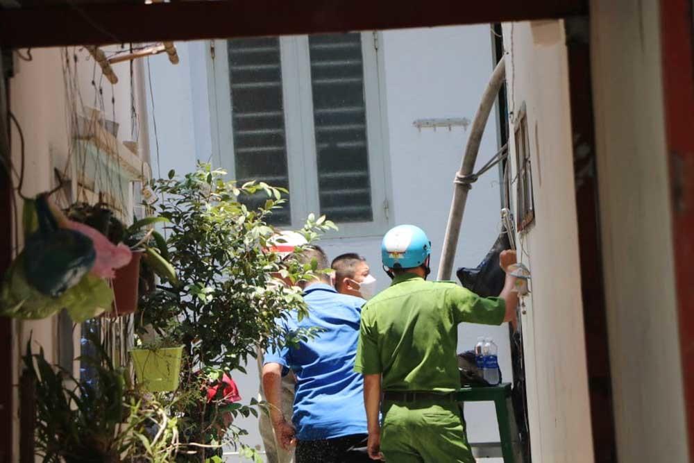 Thanh niên mua 18 lít dầu đốt nhà bạn gái ở TP.HCM-2