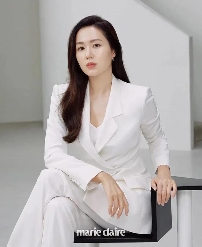 Son Ye Jin's pure white fashion is worthy of a goddess-8