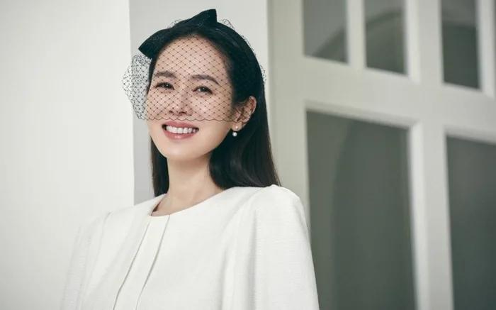 Thời trang trắng tinh khôi của Son Ye Jin xứng tầm nữ thần-10