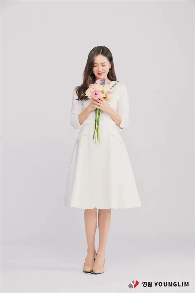 Thời trang trắng tinh khôi của Son Ye Jin xứng tầm nữ thần-11