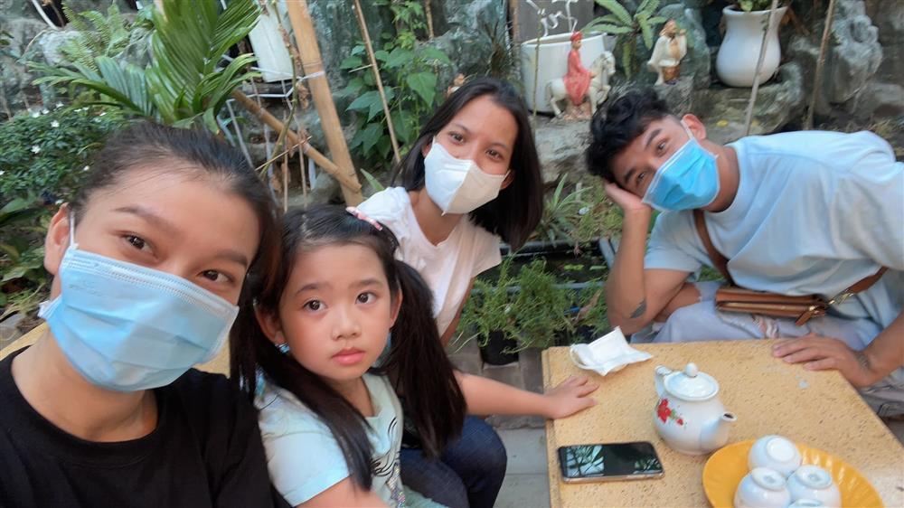 NSND Hồng Vân nghẹn ngào cúng giỗ Mai Phương, Anh Vũ-3