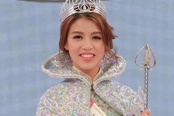 Một hoa hậu dính nghi vấn nương tựa hai cha con tỷ phú-8