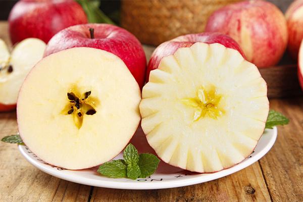 5 things to pay attention to when eating apples to avoid harm to the body