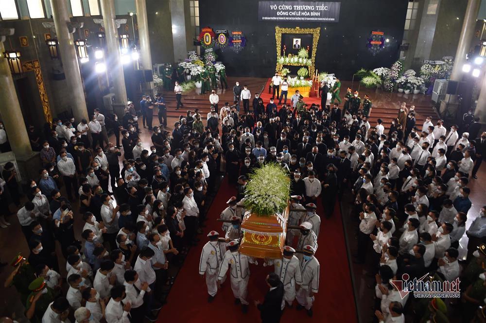 Lễ truy điệu, tiễn đưa Phó chủ tịch UBND TP.HCM Lê Hòa Bình về nơi an nghỉ-10