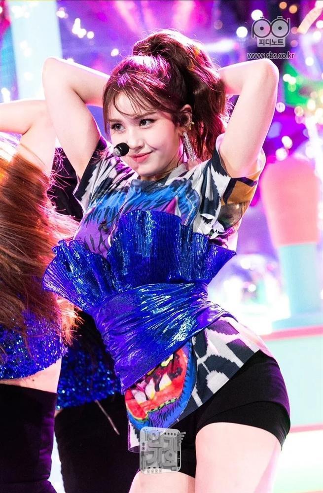 Bông hồng lai Somi: Từ cô nàng nhạt nhòa thành mỹ nhân sành điệu-4