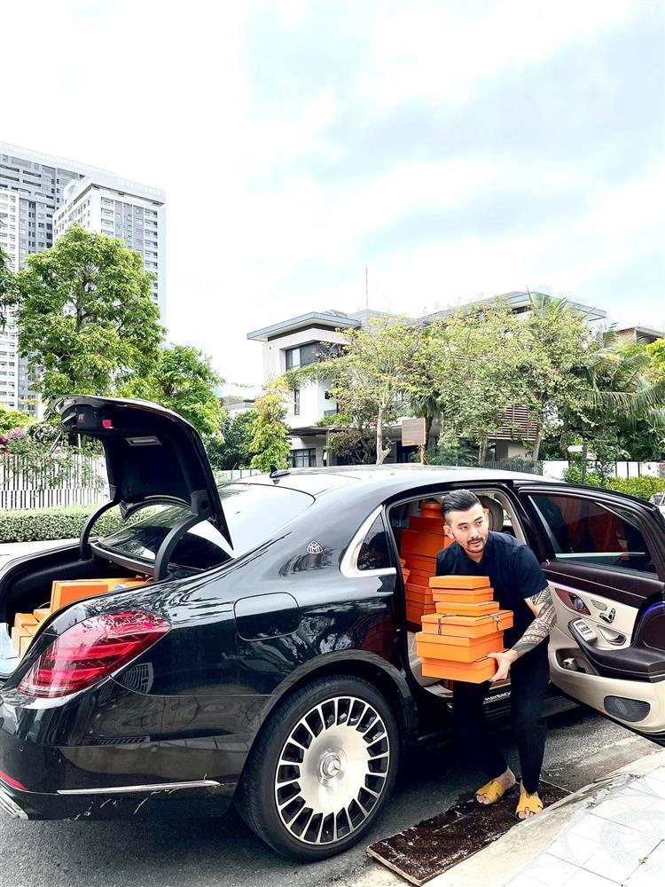 Người yêu tin đồn 9 năm của Shark Khoa dọn nhà: Dân chơi đây rồi-2