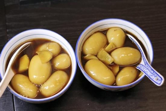 Bánh quả nhót xào mật, đơn giản lại thơm ngon cho Tết Hàn thực