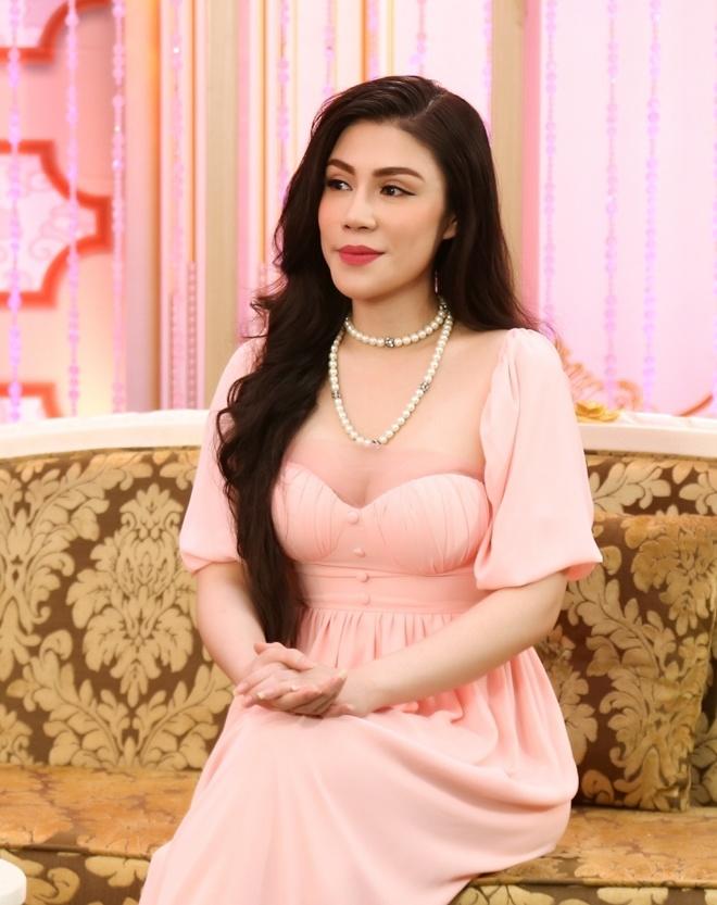 Nữ hoàng hội chợ hé lộ mối quan hệ bí mật với ông chủ hãng hàng không-1