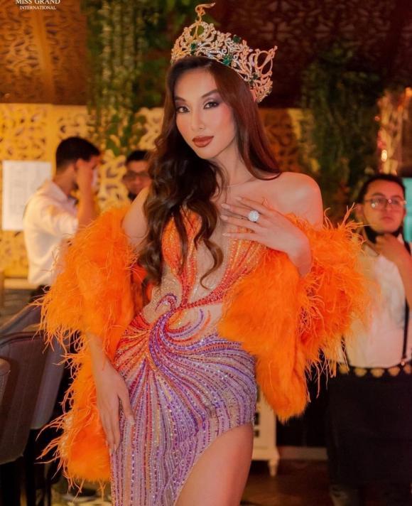 Thùy Tiên hết ngồi kém duyên, mặt lạ hoắc như mới dao kéo-4