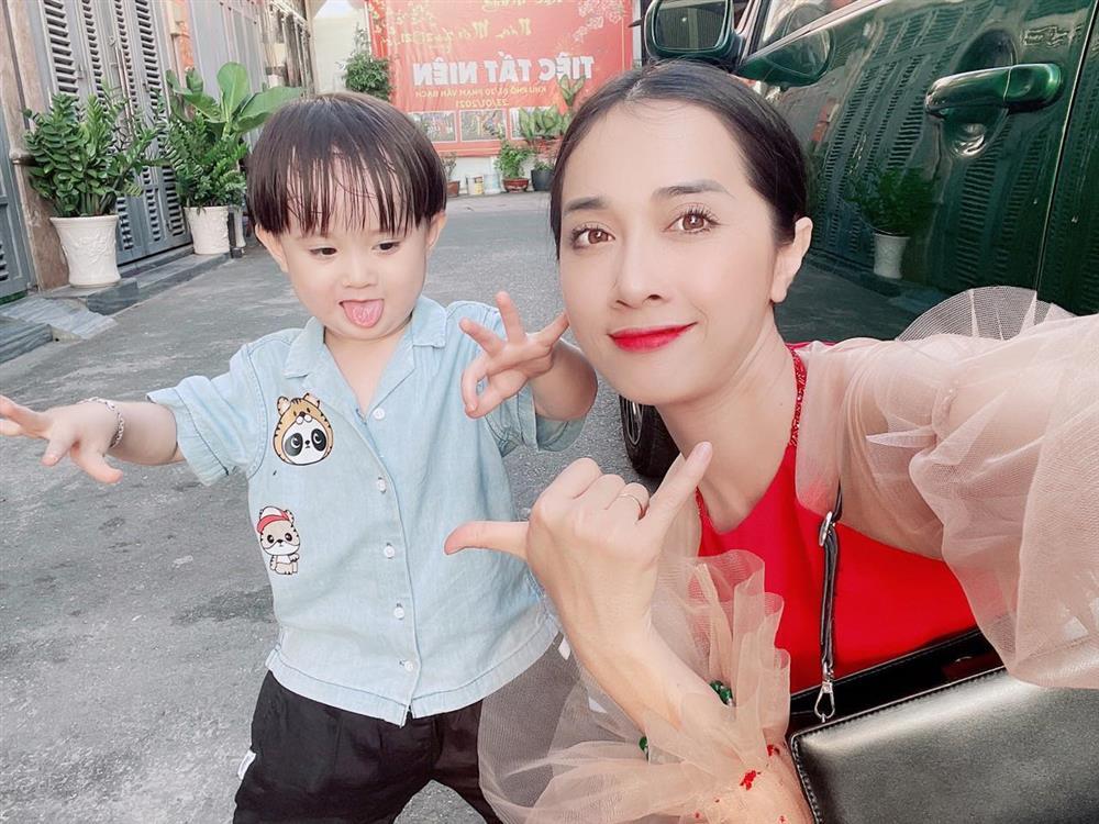 Từ bỏ giới giải trí lấy chồng, em gái Nhã Phương giờ ra sao?-7