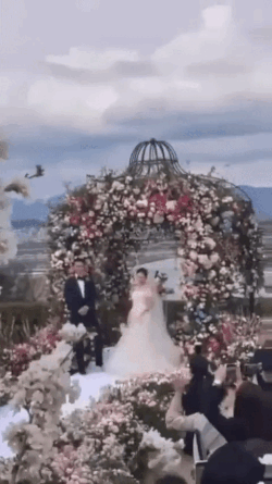 Hot rần rần clip Hyun Bin say đắm hôn Son Ye Jin ở siêu đám cưới-2