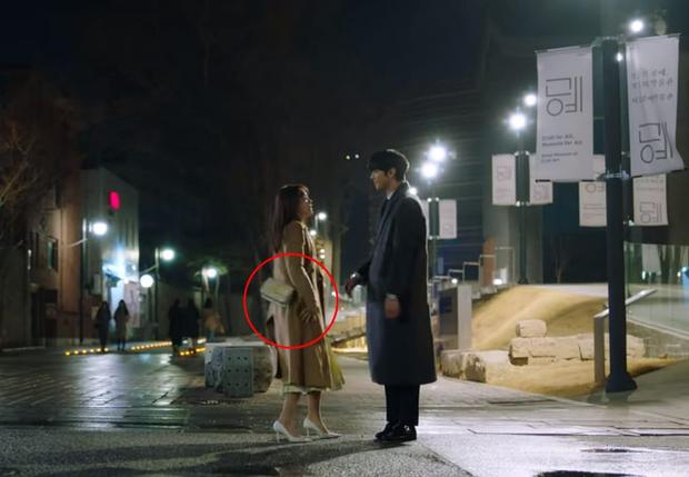 Nhặt sạn trong bộ phim đang gây bão A Business Proposal-3