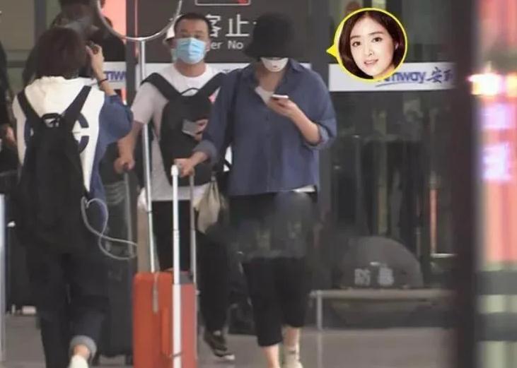 Nếu nhìn hình ảnh Tưởng Hân ngoài sân bay, khó có thể tin được đây là ngôi sao nổi tiếng.