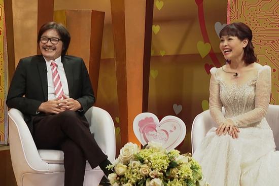 NSƯT Công Ninh tiết lộ cách táo bạo giúp 'cưa đổ' vợ trẻ kém 21 tuổi