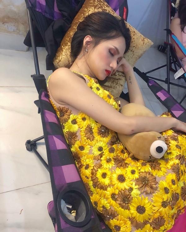 Mỹ nhân Việt ngủ gật bị chụp lén: Nhan sắc ai đỉnh chóp?-4