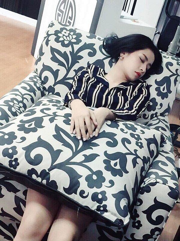 Mỹ nhân Việt ngủ gật bị chụp lén: Nhan sắc ai đỉnh chóp?-17